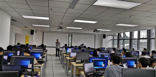 穆肇南院長赴貴陽戴爾軟件外包服務基地看望參培學生